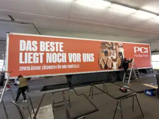 Kanten der Kühlpaneele versiegeln und damit dauerhaft haltbar machen.