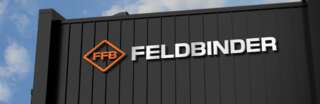 Feldbinder-Gebäudefront am Tag mit gut sichtbarem Logo.