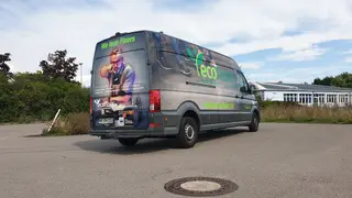 ecofloor Fahrzeugbeschriftung Fahrzeugbeschriftung für ecofloor mit nachhaltigen Folien und klarem Design, das umweltfreundliche Werte sichtbar macht.