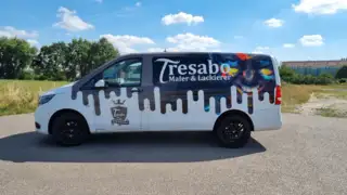 Tresabo Fahrzeugbeschriftung – Kreatives Design für mobile Werbung Fahrzeugbeklebung von Tresabo mit aufmerksamkeitsstarkem Design und klarer Gestaltung für einen überzeugenden Auftritt auf der Straße.